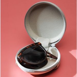 FLEXIBLE FOLDABLE UV400 SUNGLASSES WITH CASE in Black